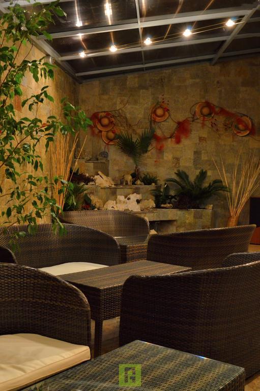 Hotel Avis サンダンスキ エクステリア 写真