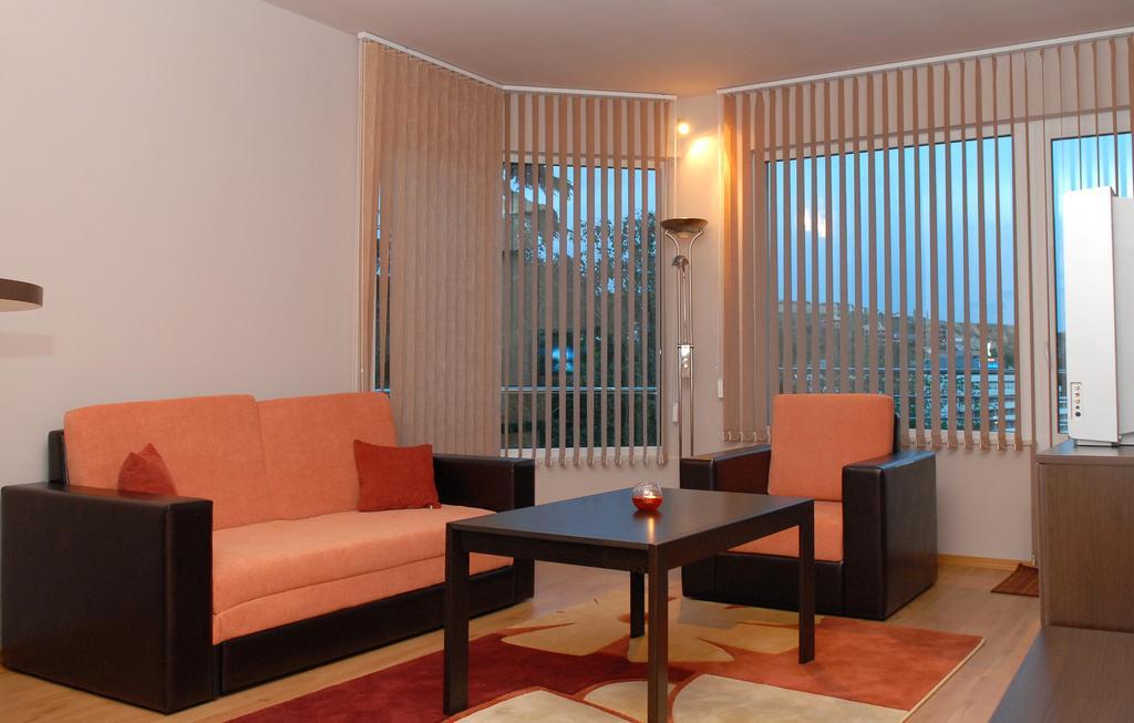 Hotel Avis サンダンスキ エクステリア 写真